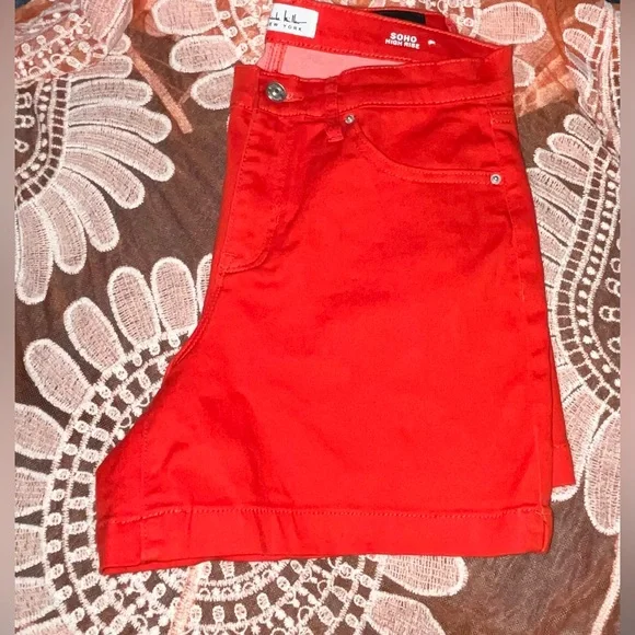 Shorts Size 8 NWOT - Picture 1 of 3